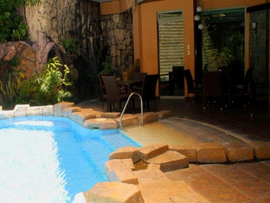 Hotel Goldenfield Kundutel Bacolod Esterno foto