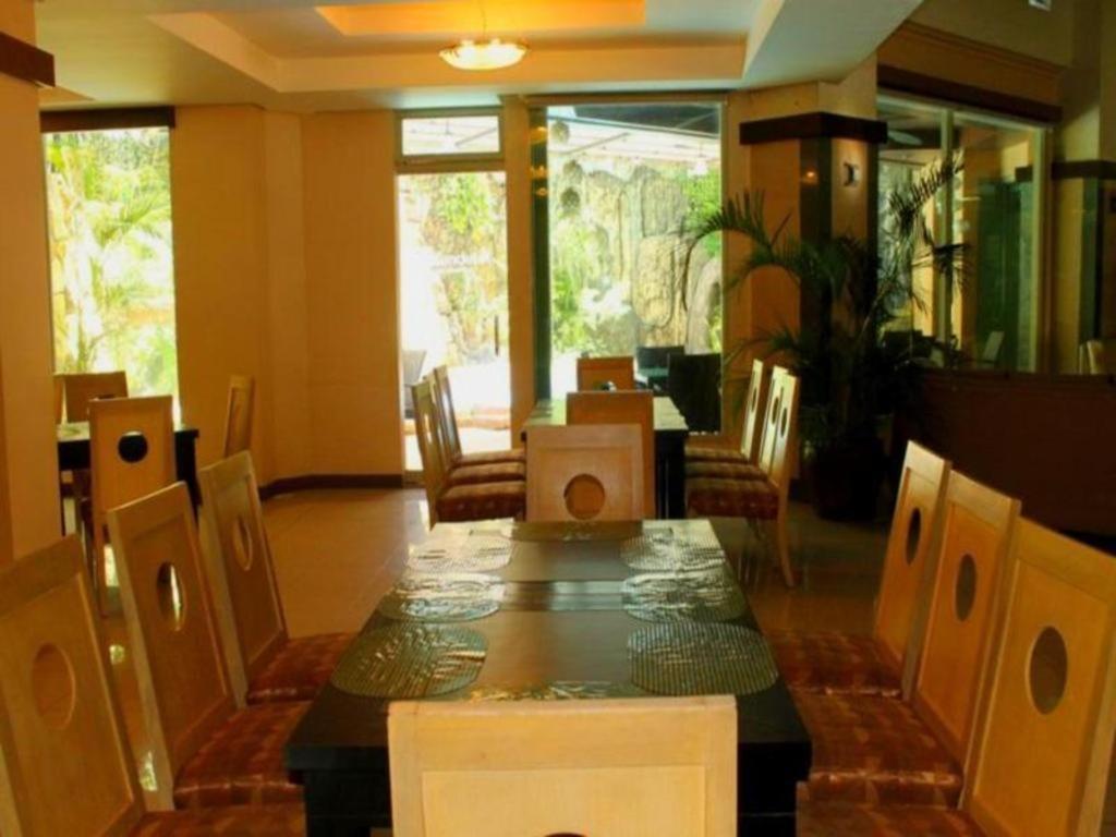 Hotel Goldenfield Kundutel Bacolod Esterno foto