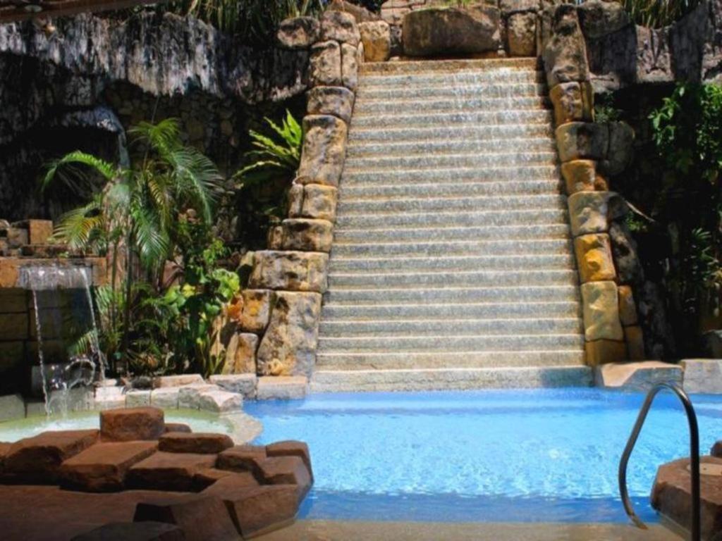 Hotel Goldenfield Kundutel Bacolod Esterno foto