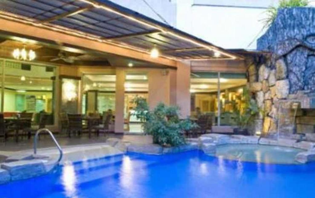 Hotel Goldenfield Kundutel Bacolod Esterno foto