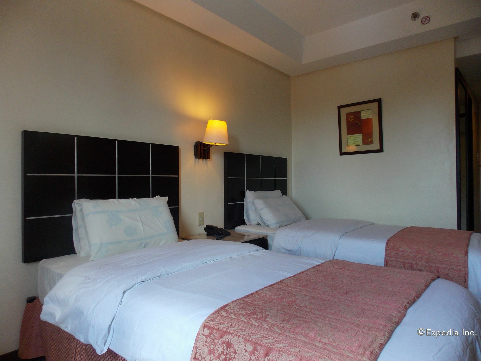 Hotel Goldenfield Kundutel Bacolod Esterno foto